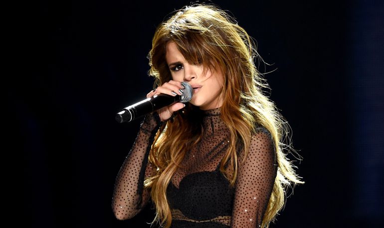 Selena Gómez podría ser demandada por el suicidio de una joven