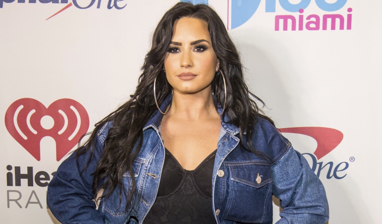 El escote de Demi Lovato que enciende las redes