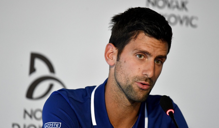 Por dolor en el codo, Djokovic retrasa su inicio de temporada