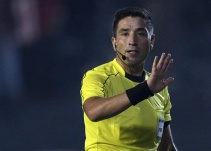 Árbitro chileno fue suspendido 18 semanas por error en los penales