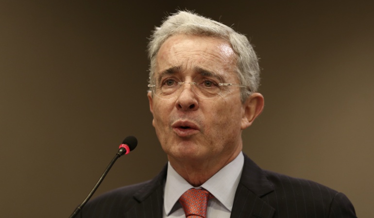 Uribe criticó duramente a expresidentes Mujica y González