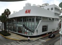 H&M retira el anuncio y la sudadera calificada de racista ante la polémica