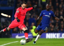 Con un gran partido de Ospina, Arsenal empató ante Chelsea por Copa de la Liga