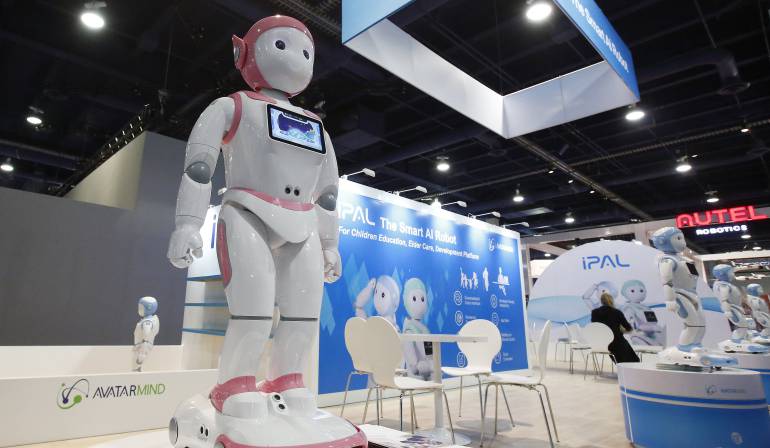 Un robot de Avatarmind se exhibe el día de la inauguración en el Salón Internacional de la Feria de Electrónica de Consumo.