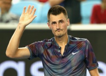 Todo lo que hago es contar mis millones: Tomic, tras quedar eliminado del Abierto de Australia