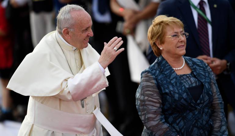 El papa en Chile: Francisco se reunirá hoy con presidente Bachelet