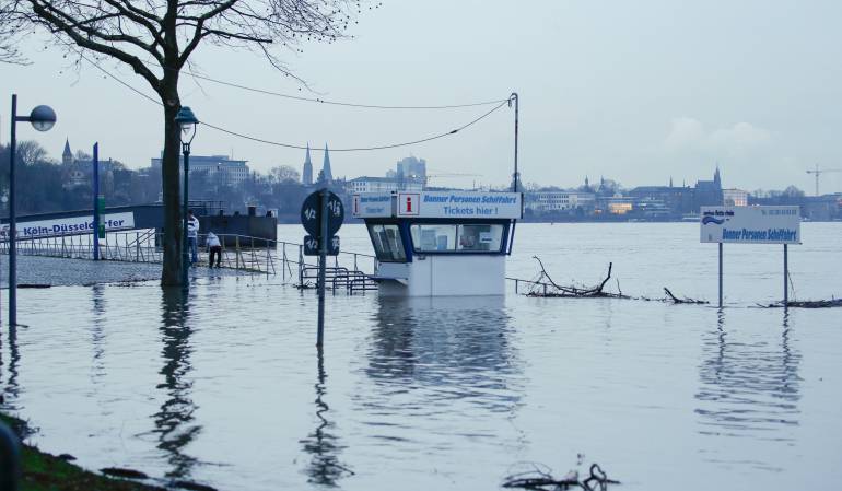Alerta de tsunami fue rebajada: Alerta de tsunami fue rebajada en Alaska y costa oeste de Norteamérica