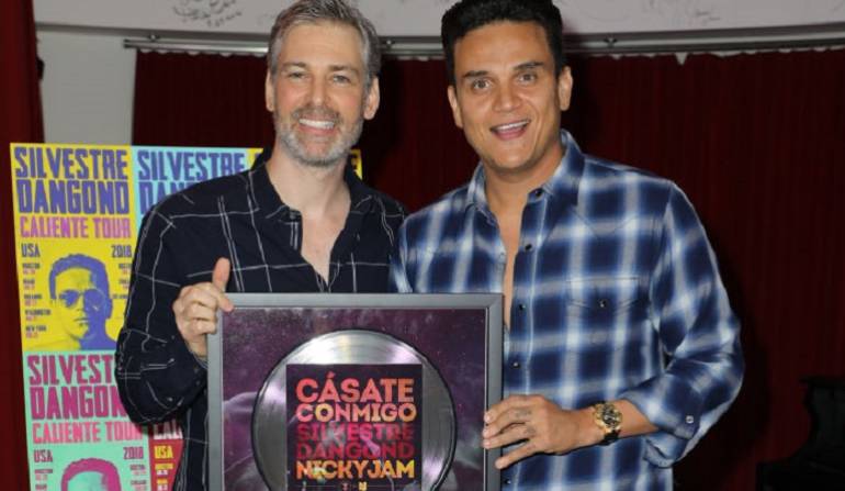 Silvestre Dangond gana disco de platino