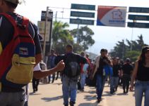 Desalojan más 60 adultos y niños venezolanos de predios privados en Boyacá