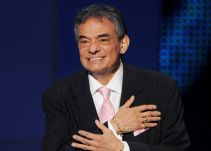 El cantante José José llega a Miami y es hospitalizado