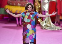 Ágatha Ruiz de la Prada viste a ballet uruguayo con bolas coloridas