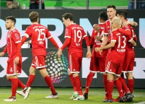 Sin James, Bayern remonta ante el Wolfsburgo y sigue firme en el liderato