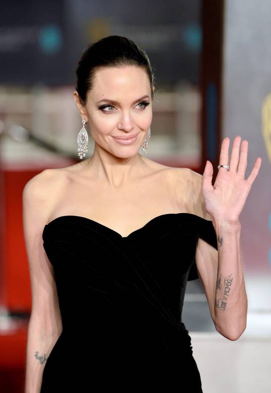 La extrema delgadez de Angelina Jolie: Angelina Jolie asiste a los Bafta y preocupa por su extrema delgadez La extrema delgadez de Angelina Jolie: Angelina Jolie asiste a los Bafta y preocupa por su extrema delgadez