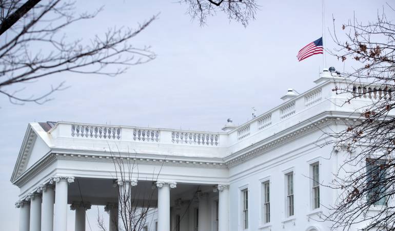 Choque cerca a la casa blanca genera alarma en EEUU: Alerta por choque de un carro contra protección de la Casa Blanca
