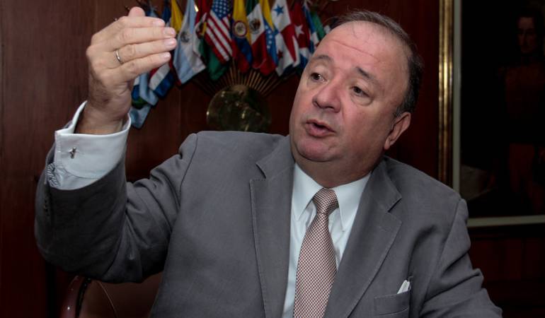 Ministro de Defensa - Luis Carlos Villegas Echeverri
