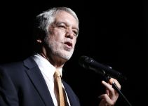 CNE frena proceso de revocatoria del alcalde Enrique Peñalosa