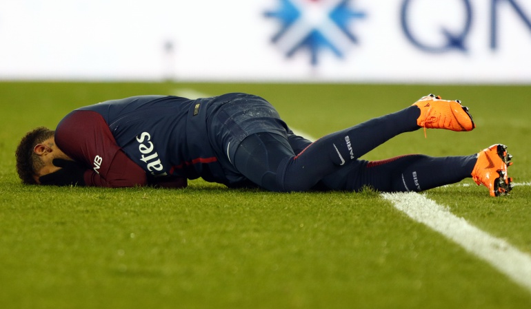 Neymar París Saint Germain: Neymar será operado este fin de semana en Brasil y no estará ante el Madrid
