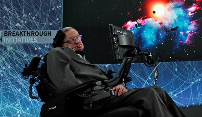 El científico británico Stephen Hawking en una rueda de prensa en el One World Trade Center, en Nueva York, Estados Unidos, 12 de abril de 2016.