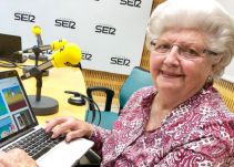 La abuela que hace obras de arte en Paint