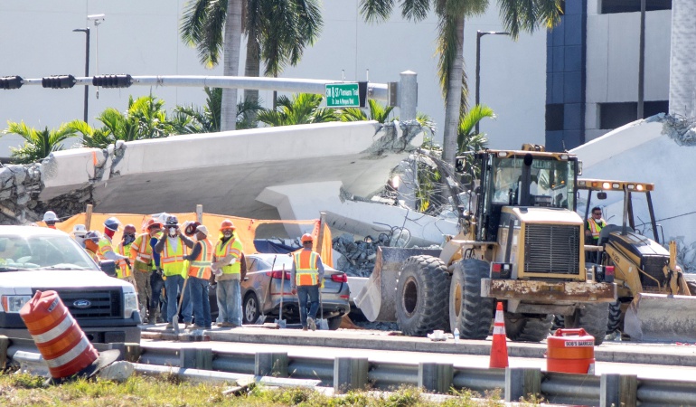 Cae puente en Miami: Rescatan tres cuerpos sin vida del puente colapsado de Miami