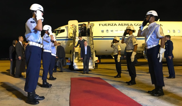 Presidente Santos llegó a Brasil para cumbre con Temer