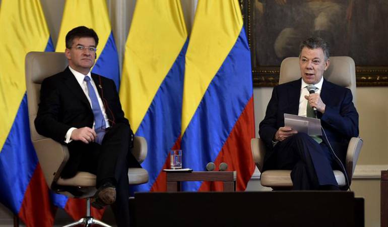 Juan Manuel Santos durante una reunión con el presidente de la Asamblea de las Naciones Unidas, Miroslav Lajcák.