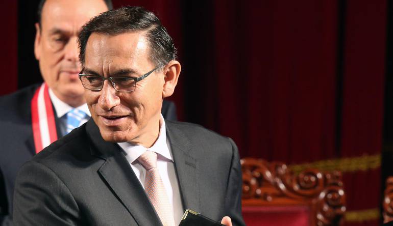 Martín Vizcarra llegó a Perú para asumir la presidencia