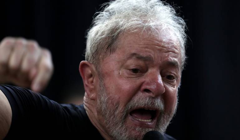 Con disparos atacaron autobuses en la gira de Lula por el sur de Brasil