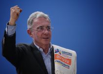 Gobierno Santos busca construir un montaje contra Iván Duque: Álvaro Uribe
