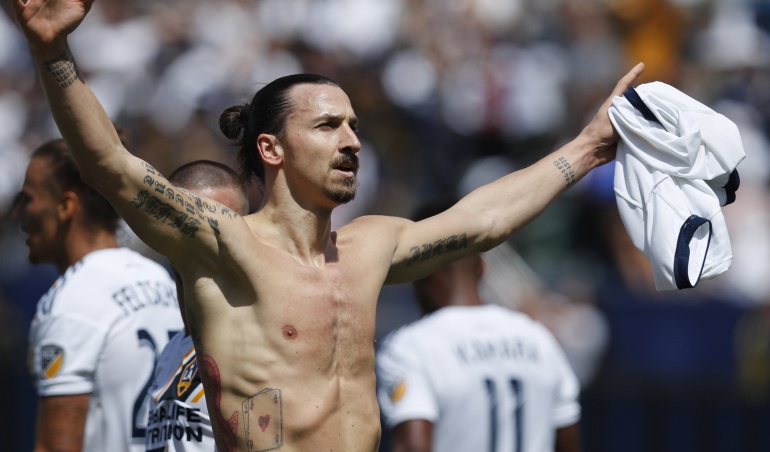 Ibrahimovic golazo: Ibrahimovic anotó un golazo en su debut con Los Ángeles Galaxy