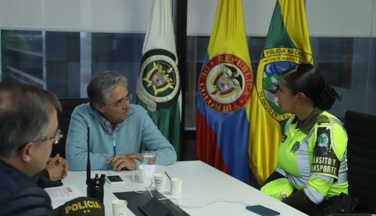 Usted no sabe quién soy yo: Patrullera irrespetada por abogado recibió respaldo del Gobierno Nacional
