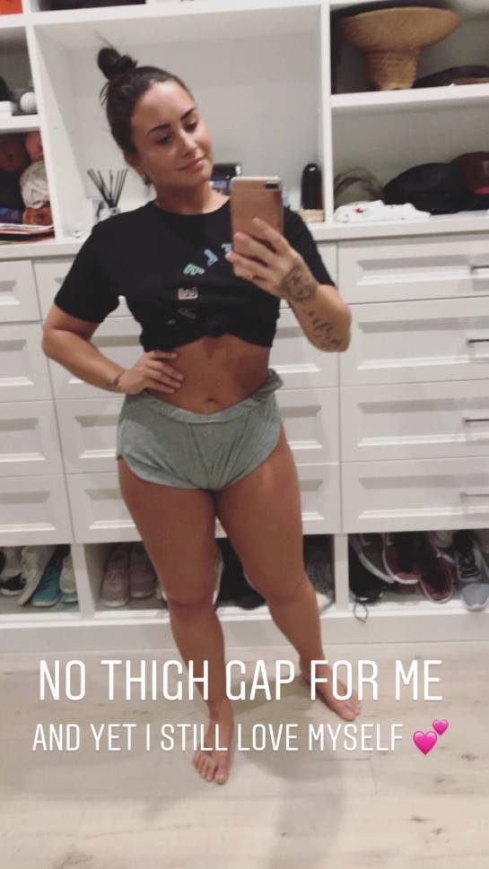 Demi Lovato muestra orgullosa sus estrías Demi Lovato muestra orgullosa sus estrías