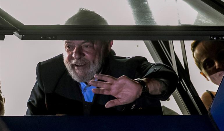 Corrupción Brasil: Militantes impiden a Lula salir del sindicato para entregarse a la Policía