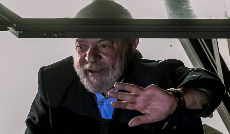 Primera noche de prisión de Lula en Brasil: Lula pasa primera noche en prisión bajo estricta seguridad