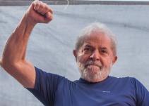 Seguidores instalan campamento cerca a cárcel donde está preso Lula