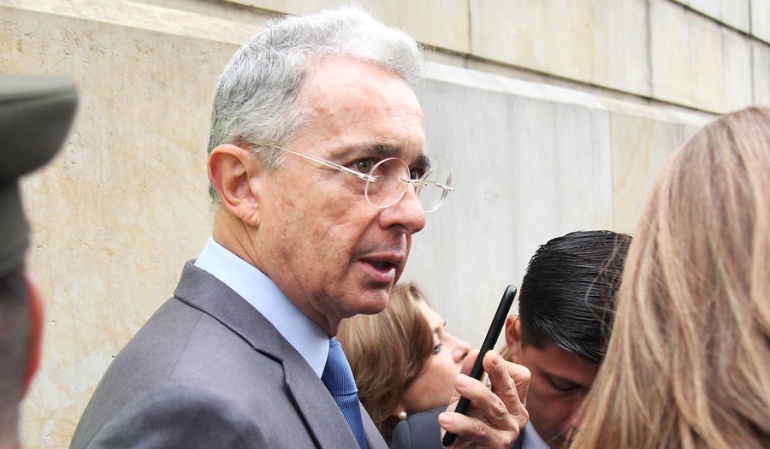 En firme investigación contra Álvaro Uribe