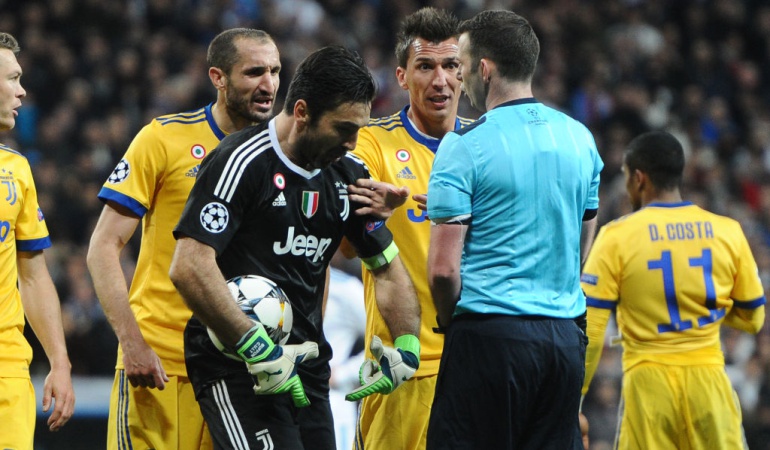 Buffon árbitro animal: Pitar un décimo de penalti en los 93' no es un hombre, es un animal: Buffon