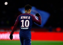 Neymar asegura que le falta un mes para volver de su lesión