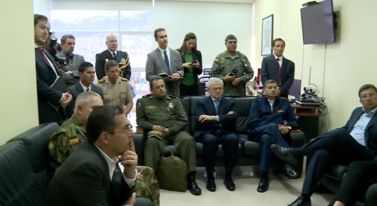 Altos mandos militares y policiales de Colombia se reunieron con sus homólogos ecuatorianos para evaluar la situaciíon en la frontera binacional. Altos mandos militares y policiales de Colombia se reunieron con sus homólogos ecuatorianos para evaluar la situaciíon en la frontera binacional.