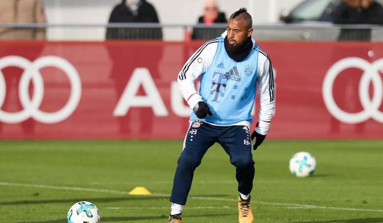 Arturo Vidal lesión rodilla: Arturo Vidal se retiró del entrenamiento del Bayern Múnich en camilla