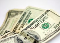 Dólar en Colombia no despega, se mantiene cerca a los $ 2.700