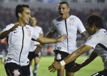 Corinthians vence a Independiente y ayuda a Millonarios en la Libertadores