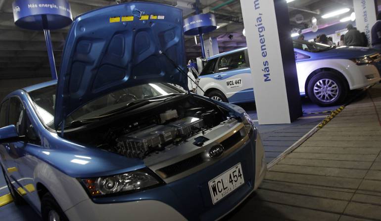 Más taxis eléctricos para Bogotá plantea el Ministerio de Ambiente
