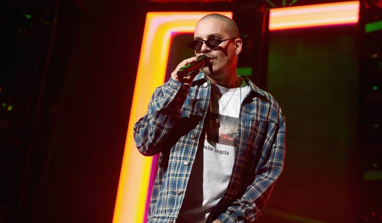 J Balvin pide orar por su padre en este difícil momento