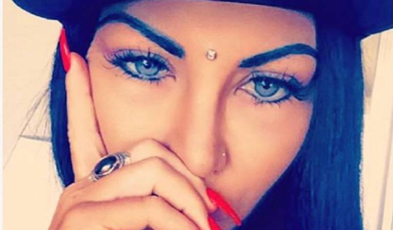 Modelo se operó el iris y las cosas no salieron como lo esperaba