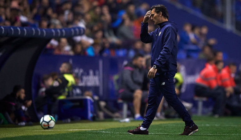 Sevilla Montella Caparrós: Sevilla destituye a Vincenzo Montella; Joaquín Caparrós, nuevo DT