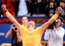 Nadal venció con comodidad a Tsitsipas y celebró su título 11 de Barcelona