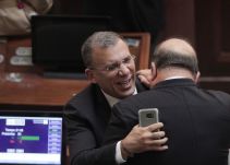 Redes sociales se vuelcan contra Roy Barreras por trino contra Marvel