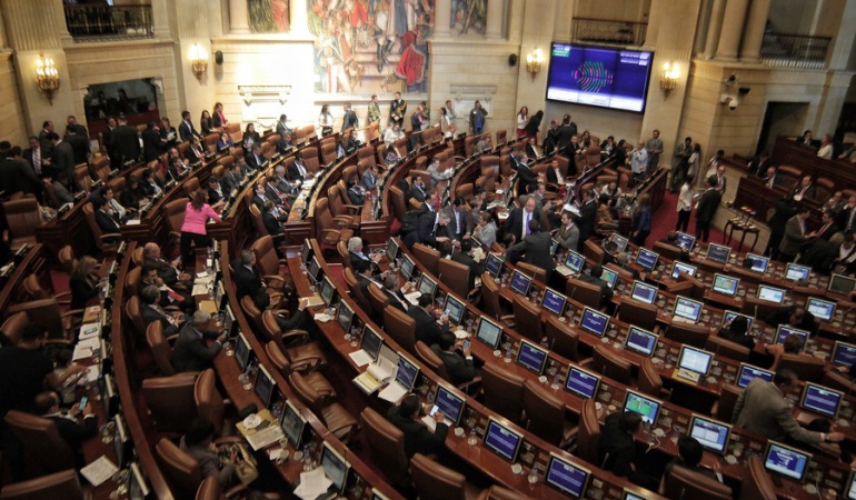 Santos pide al Congreso no dilatar proyectos para la paz