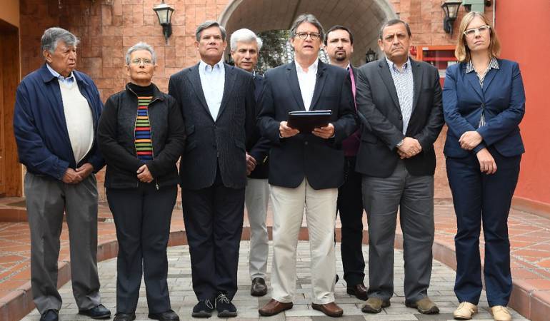 Equipo negociador con Eln